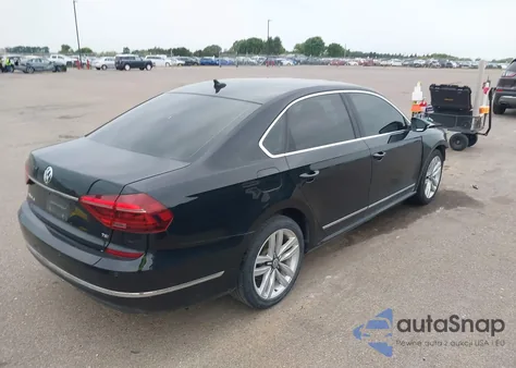 2017 Volkswagen Passat 1.8T Se z USA, uszkodzony, nr VIN 1VWGT7A37HC063658